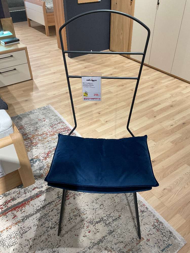 Bekleidungsständer mit Sitz