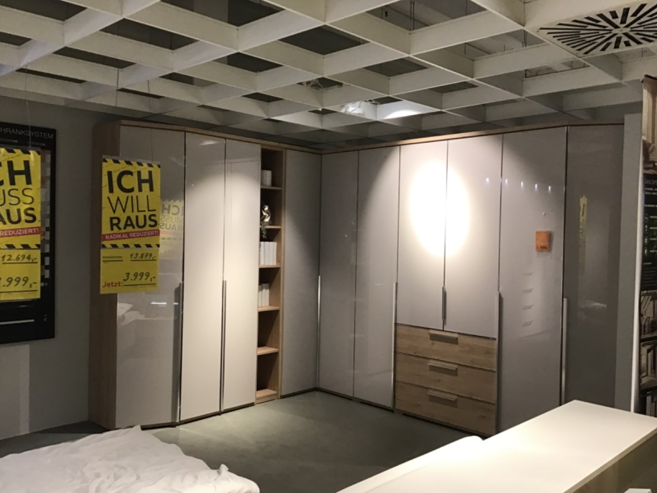 Eckkleiderschrank novel