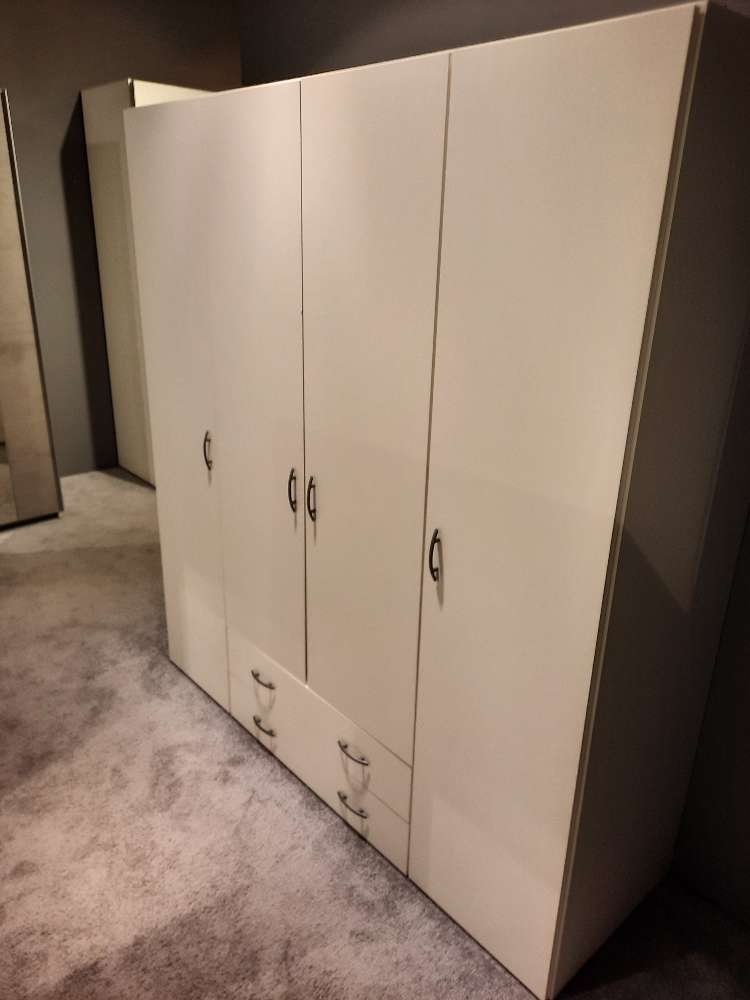 Drehtürenschrank 4-türig