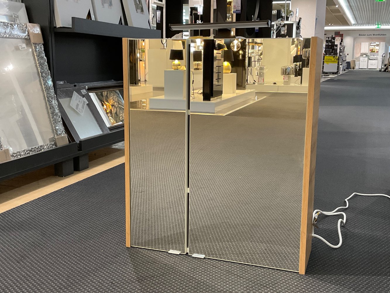 Spiegelschrank m. Beleuchtung „ XO1000“