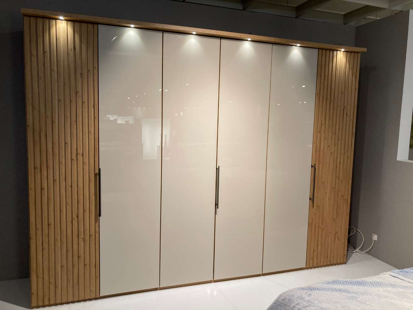 Drehtürenschrank 6 trg.