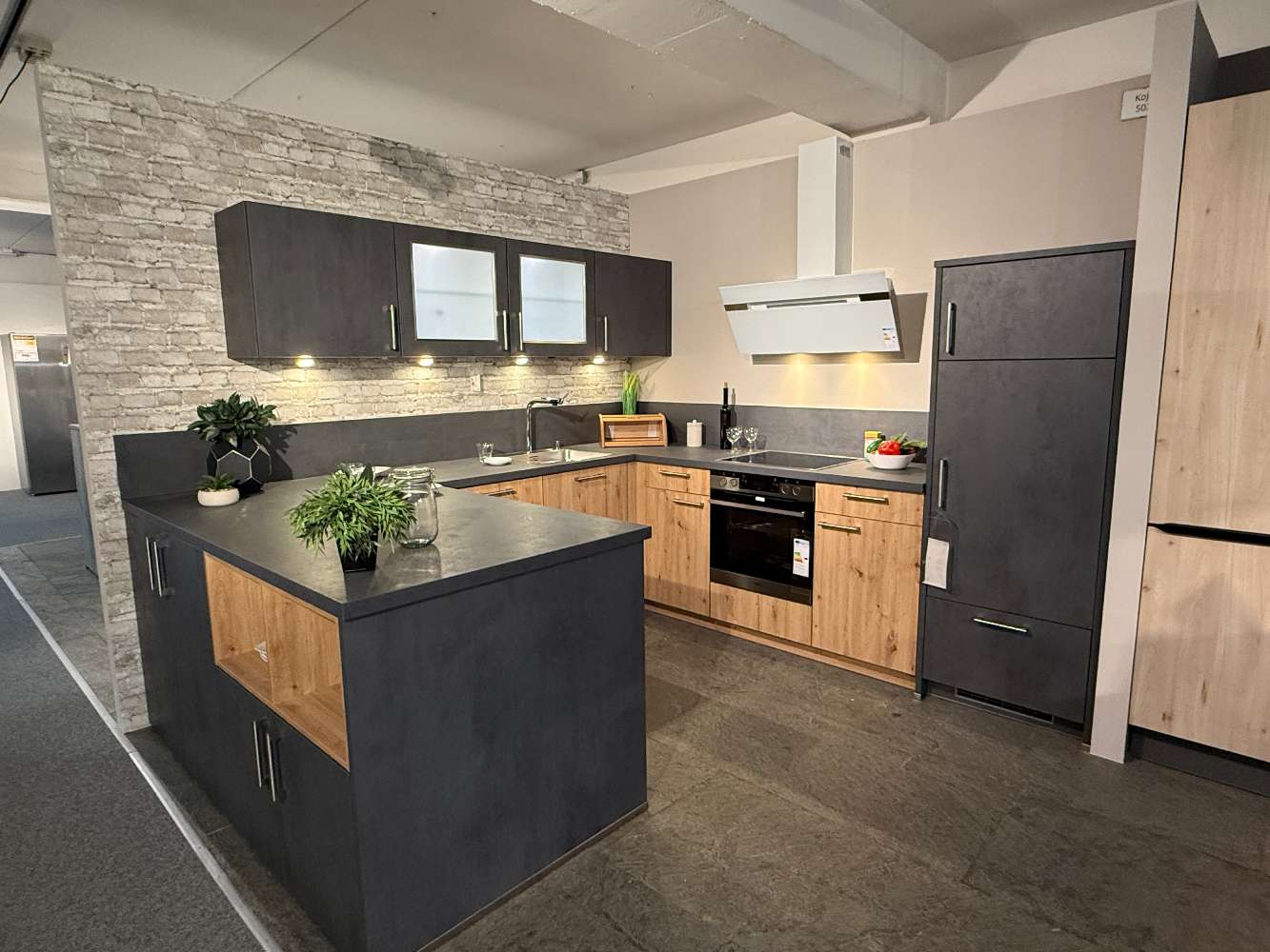 Prisma Multi Einbauküche inkl. Amica E-Geräten