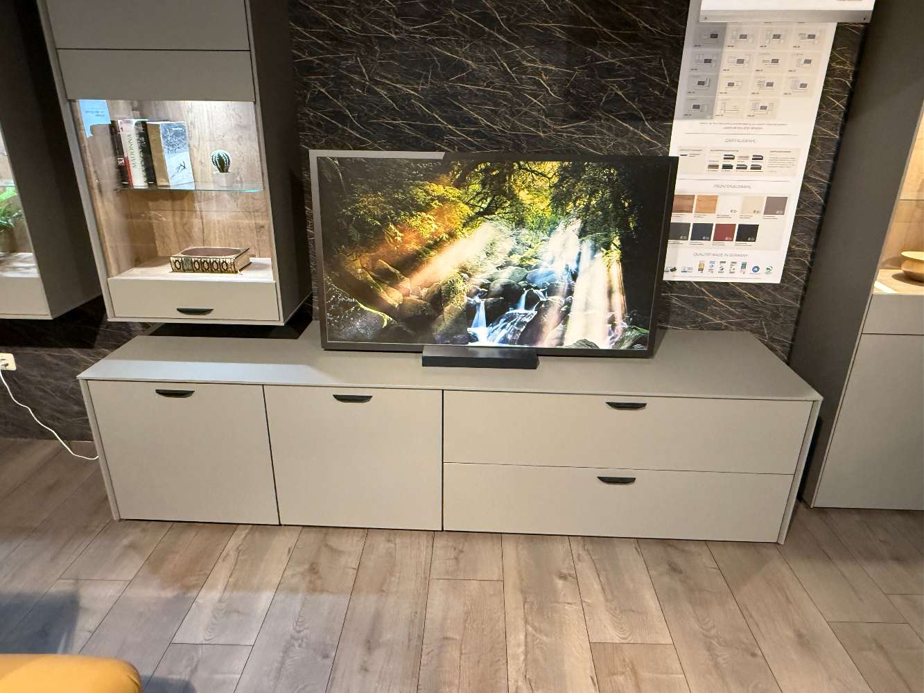 Nobilia Wohnwand in Eiche Dekor, Lacklaminat grau ultramatt