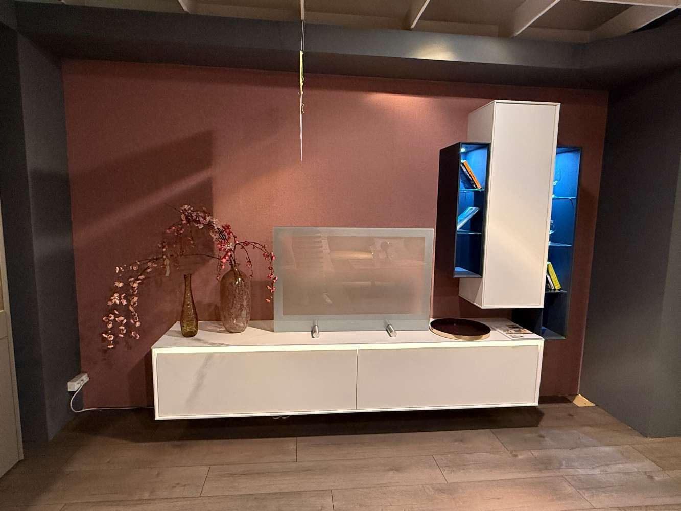 Nobilia Wohnwand in weiß Lacklaminat mit Beleuchtung