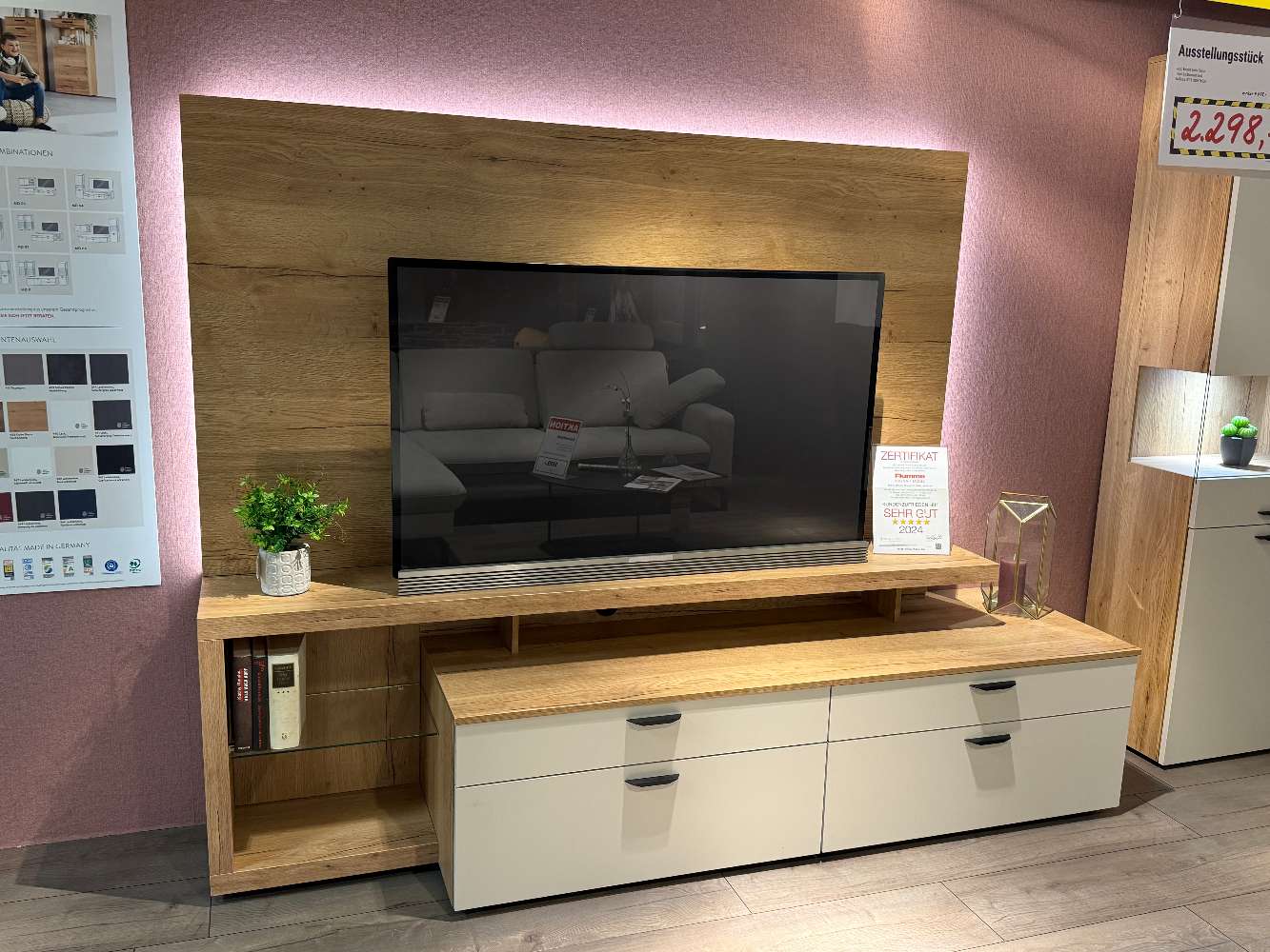 Nobilia Wohnwand in Eiche Nachbildung / Lacklaminat sand