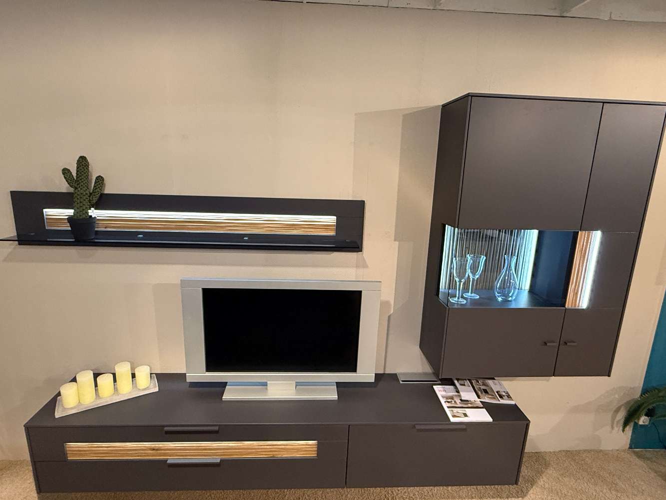 Loddenkemper Wohnwand Lack schiefergrau, Absetzung Eiche massiv