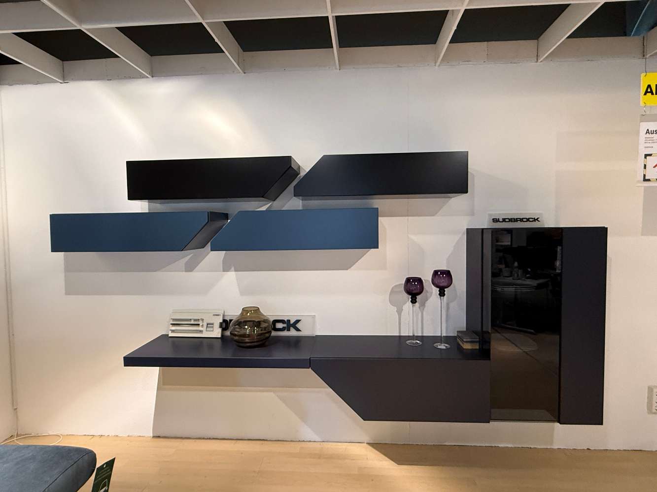 Sudbrock Wohnwand in schwarz / dunkelblau