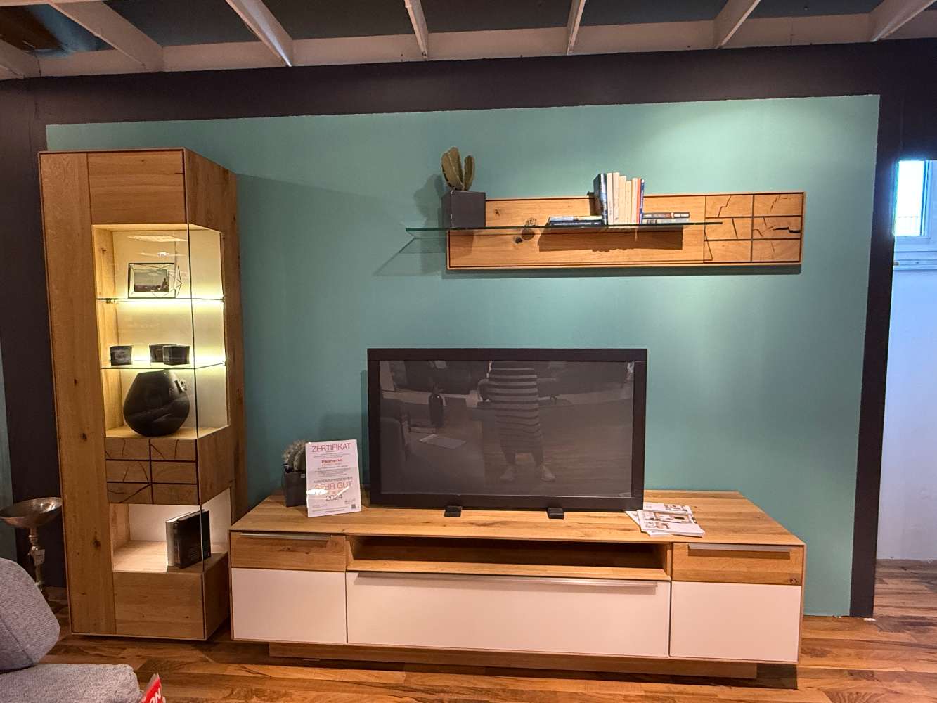 Wohnwand in Asteiche bianco massiv geölt