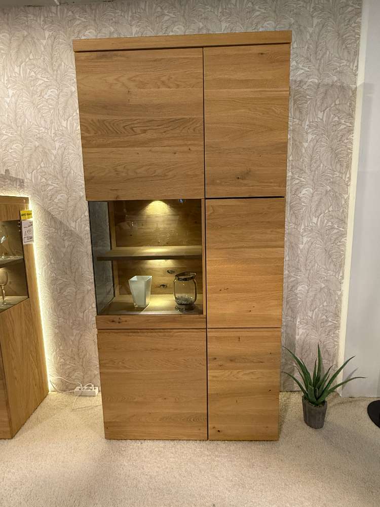 Venjakob Vitrine in Wildeiche hell soft gebürstet mit Beleuchtung