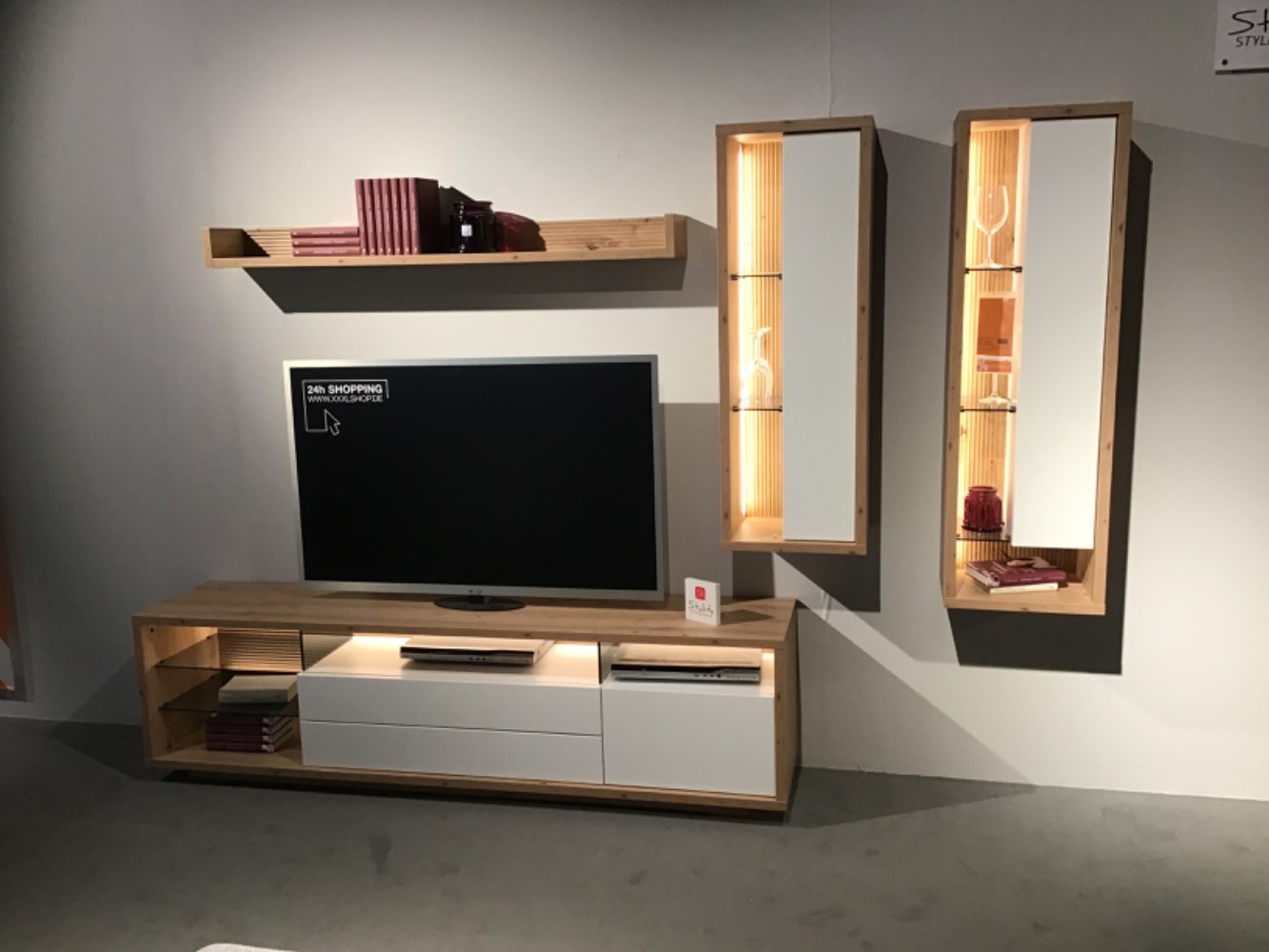 XXXLutz Ausstellungsstück Möbel Wohnwand Urban Eiche weiß