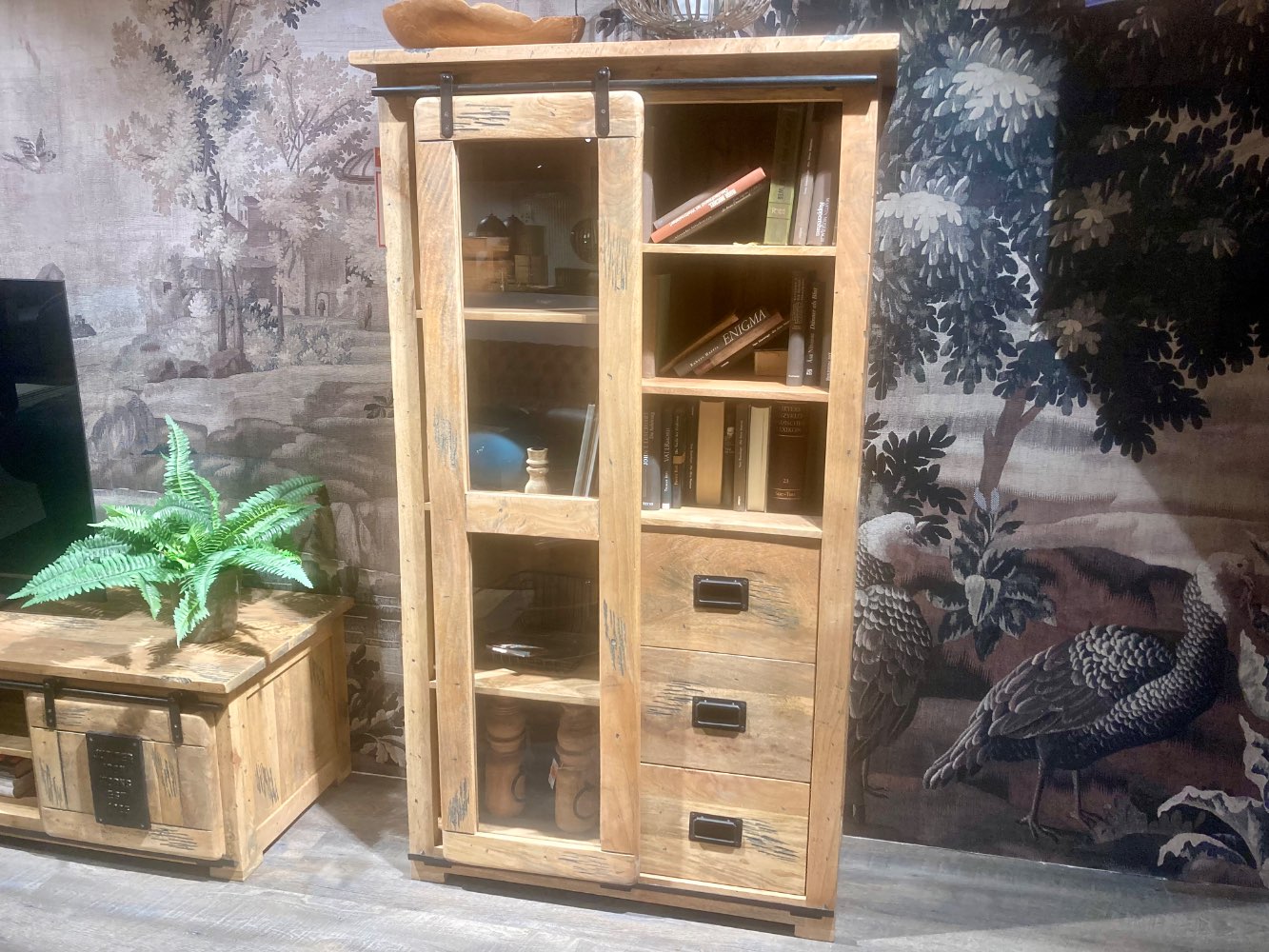 Vitrine Ruston von G+K  | Abverkauf | Segmüller