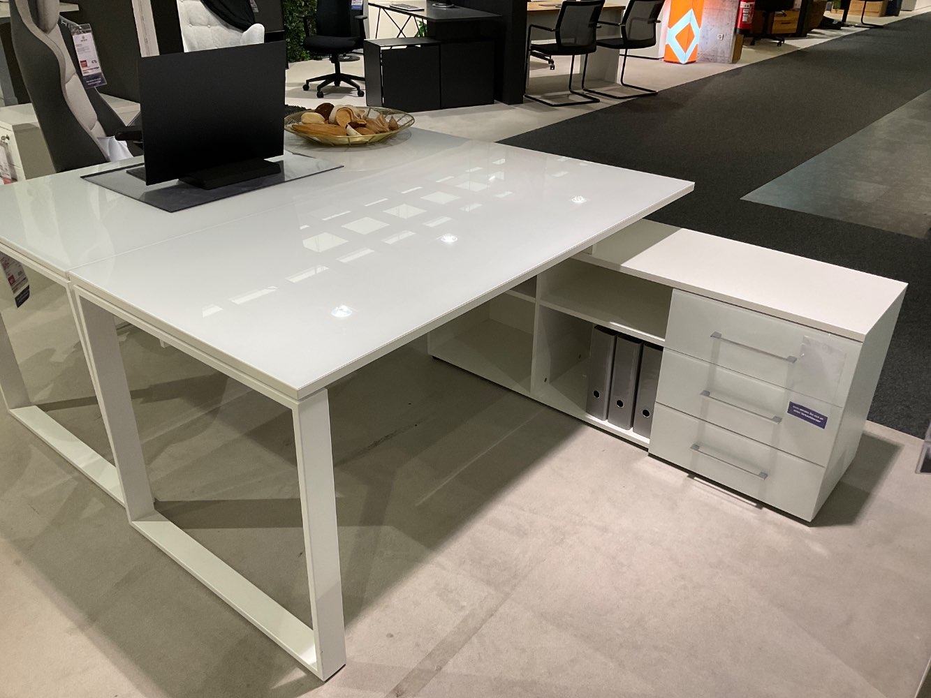 Winkelschreibtisch