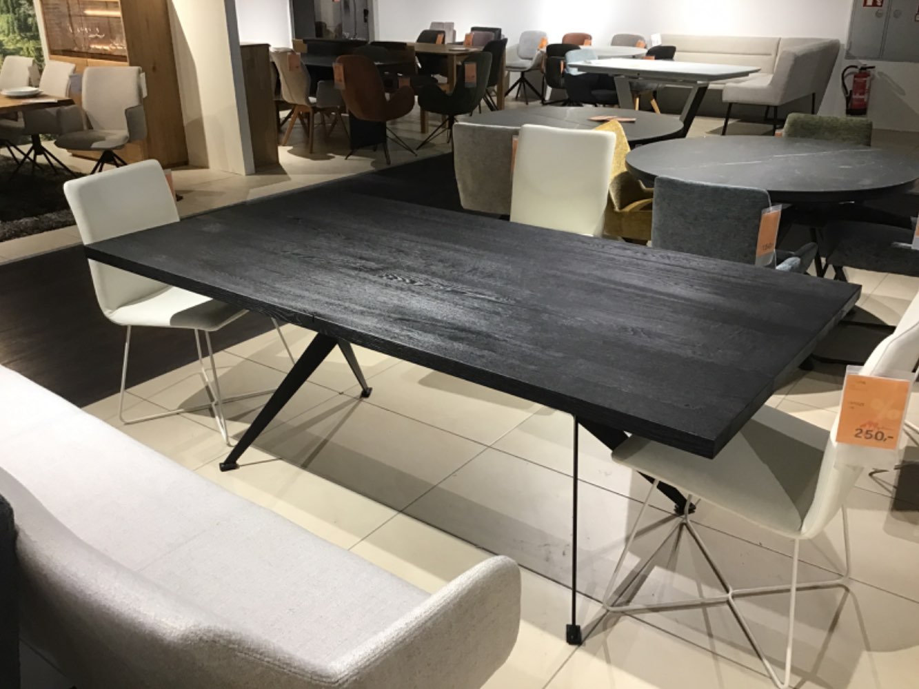 Möbel, Esstisch, Eiche Schwarz geköhlt, Massiv, XXXLutz