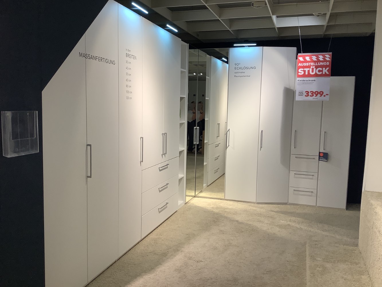 Eck-Kleiderschrank
