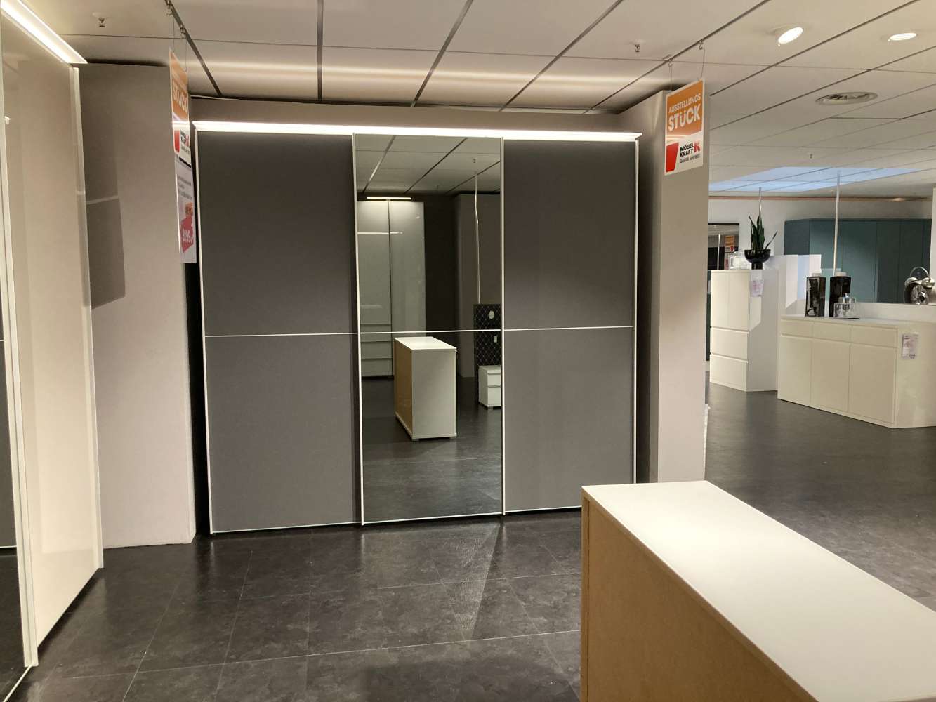 Schwebetürenschrank 3trg.