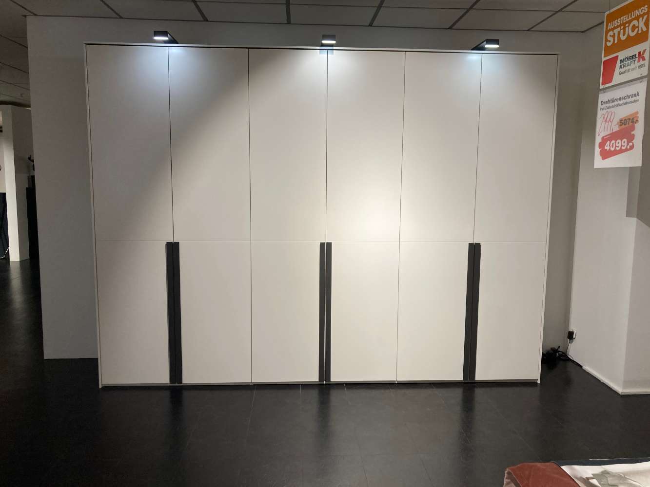 Drehtürenschrank 6trg.