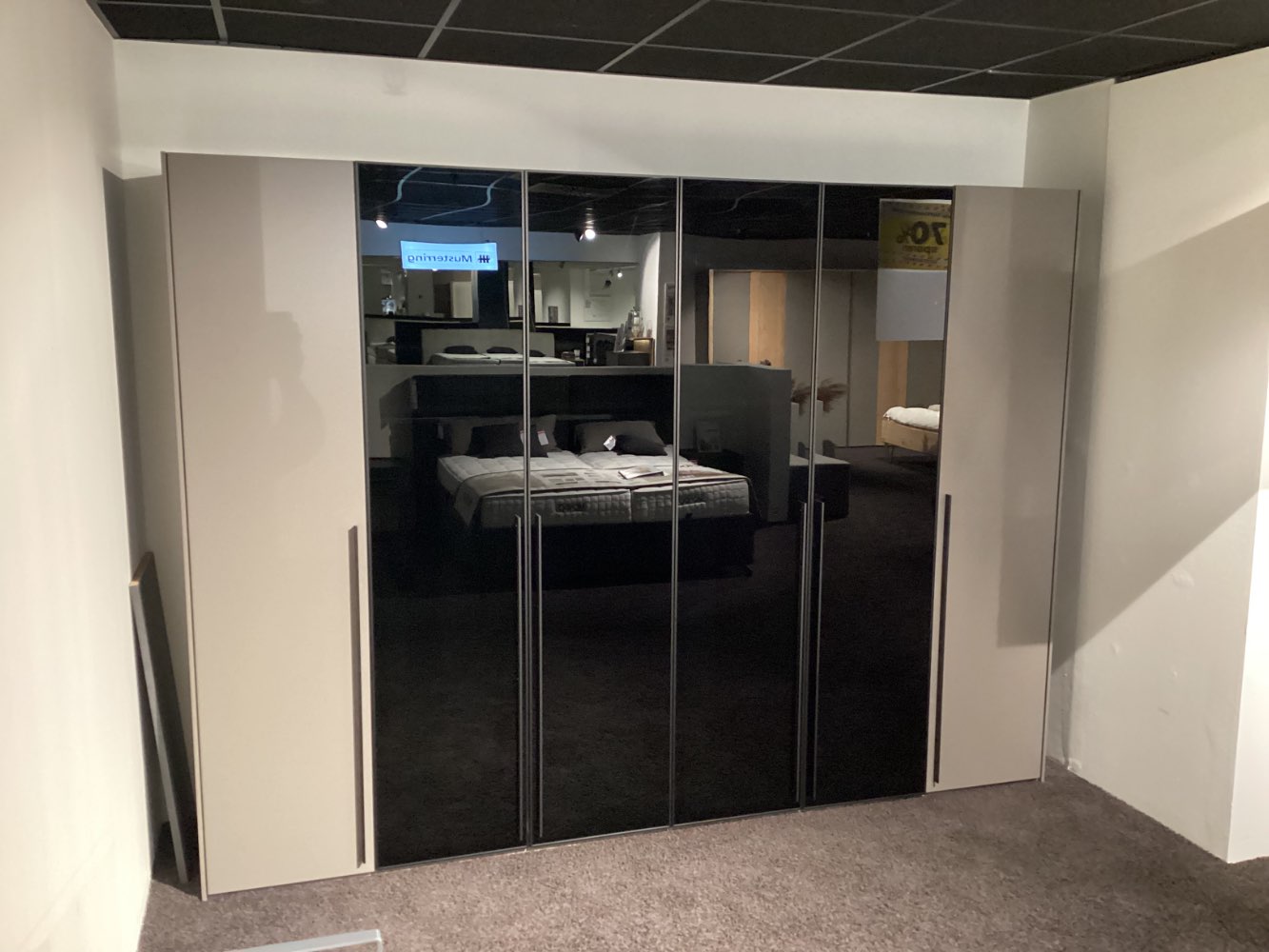 Kleiderschrank „MR Airline“, Orig. Musterring, Glastüren