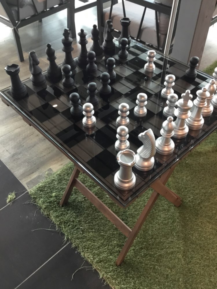 Gartenklapptisch mit Brettspiel