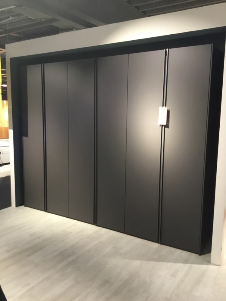 Drehtürenschrank antivo
