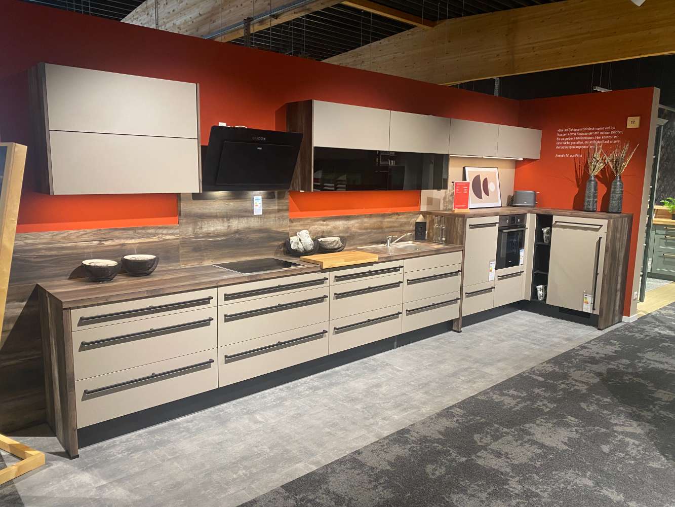 Impuls IP 1200 Front Cappuccino moderne L-Form Küche mit Geräten