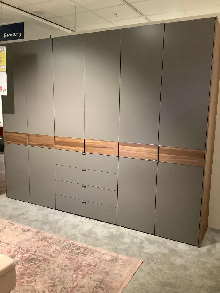 Kleiderschrank