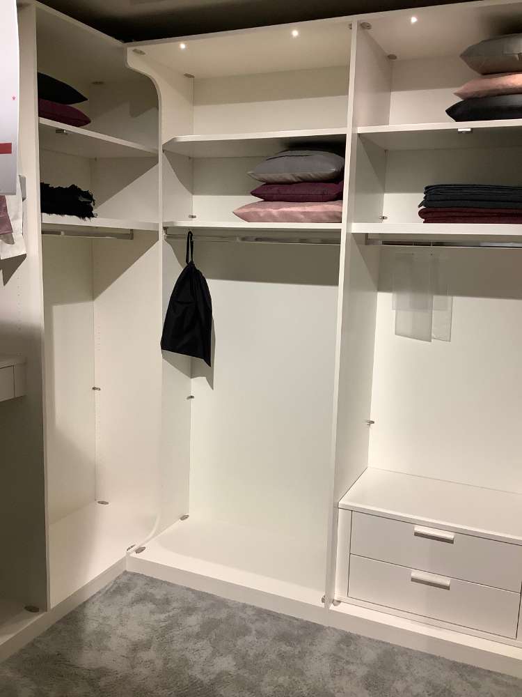 Kleiderschrank begehbar