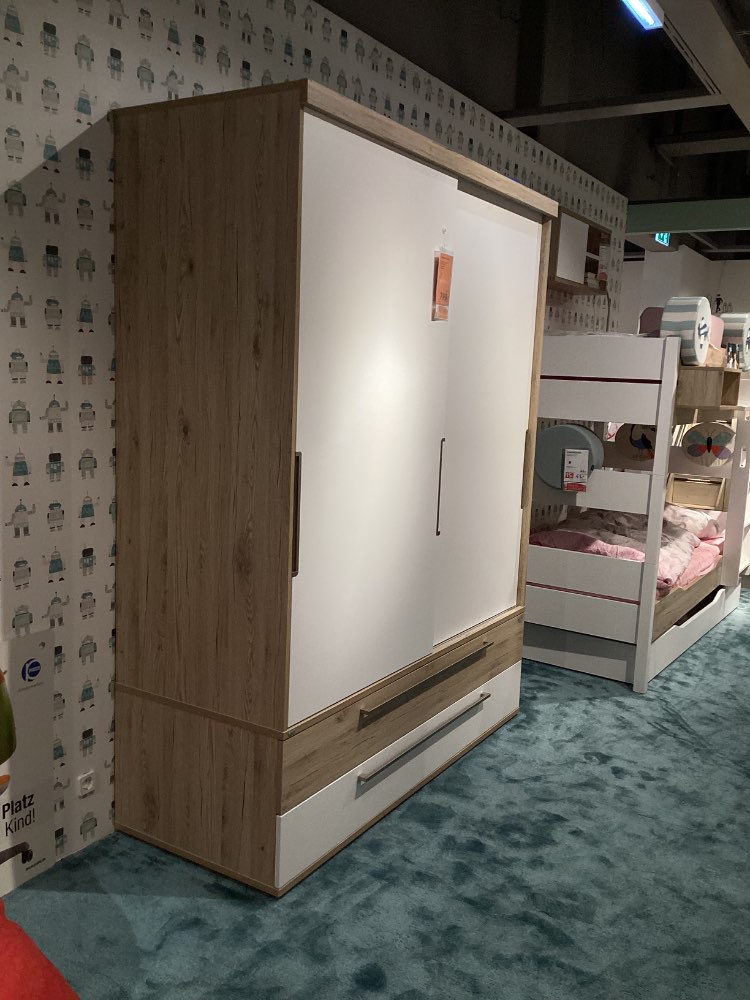 Schiebetürenschrank