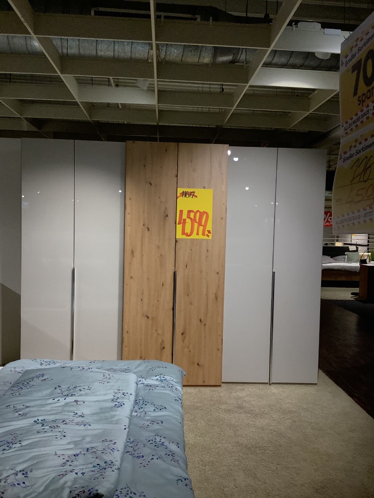 Kleiderschrank