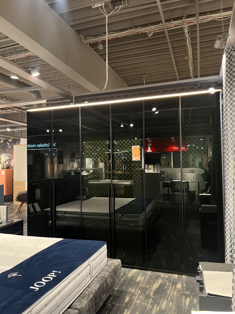 Drehtürenschrank