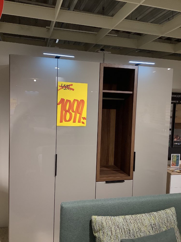 Kleiderschrank