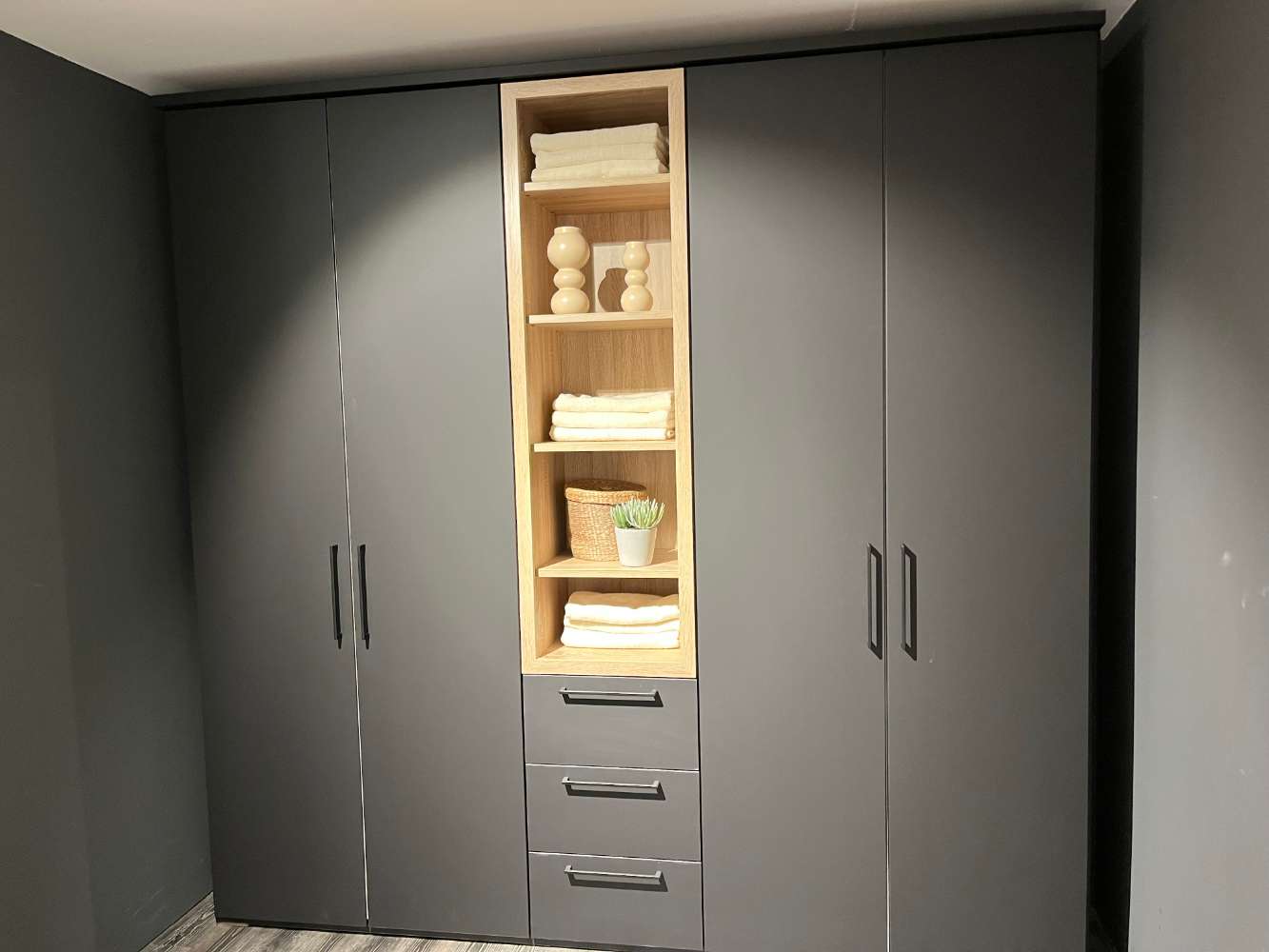 Garderobenschrank