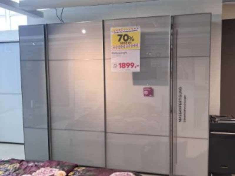 Kleiderschrank