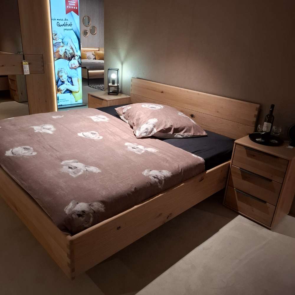 Schlafzimmer in Asteiche Bianco massiv