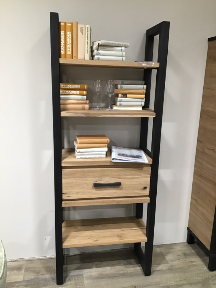 Bücherregal
