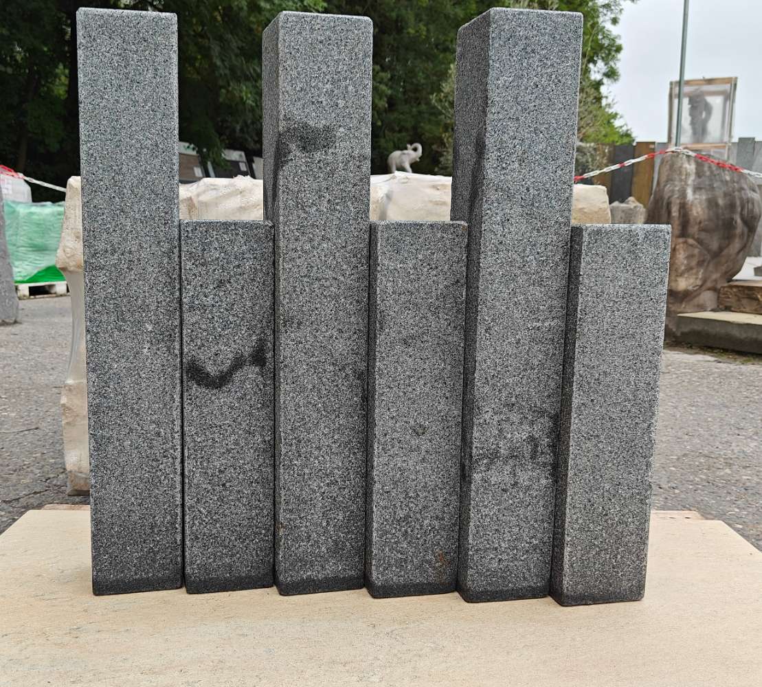 Rasenkanten / Palisade „anthrazit“  12x12x50/75cm