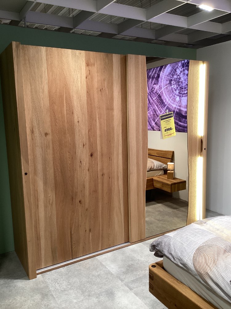 Schwebetürenschrank