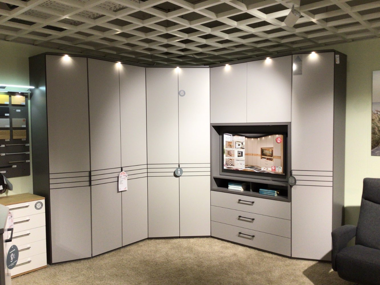 Kleiderschrank