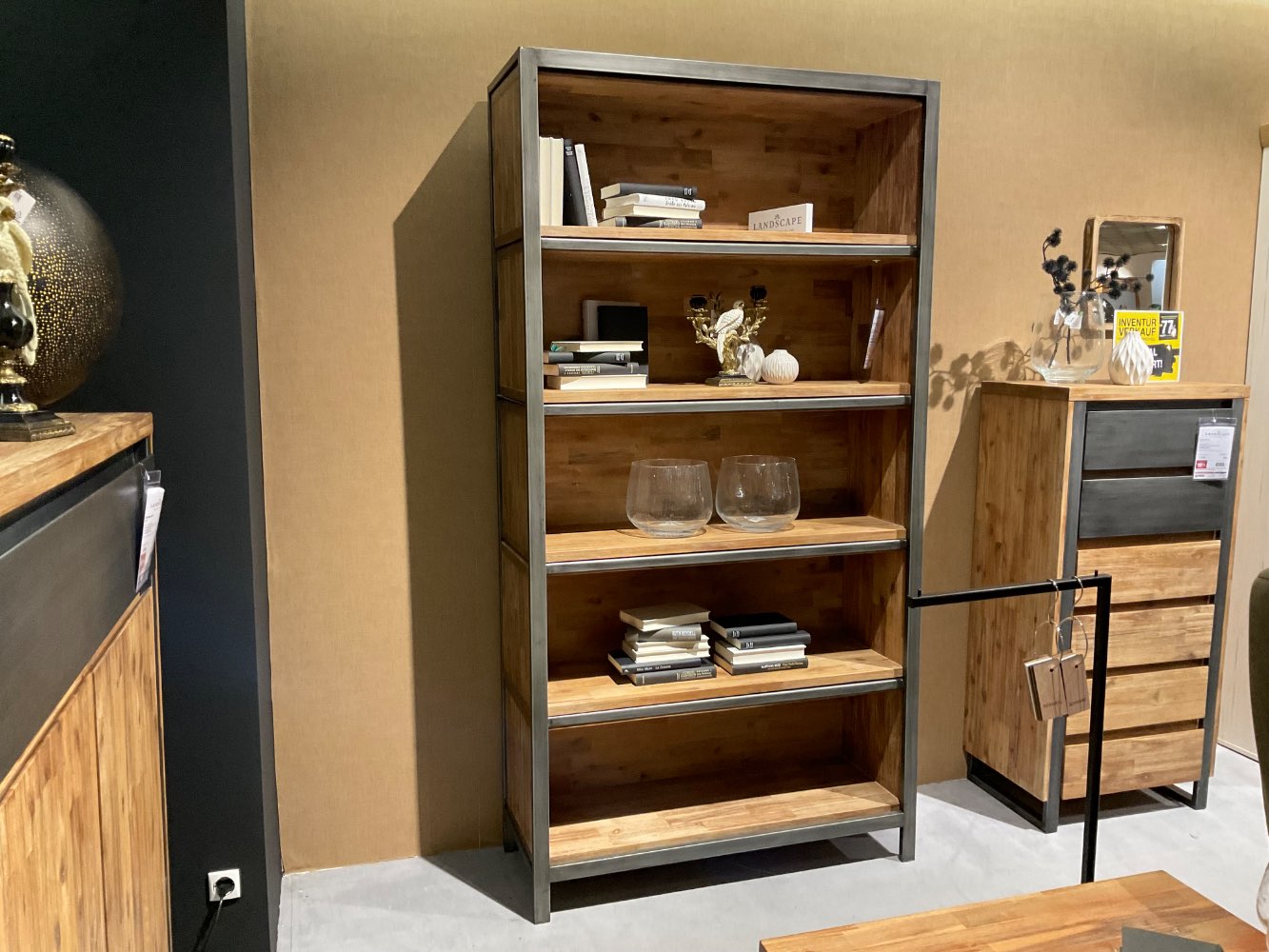 Bücherregal