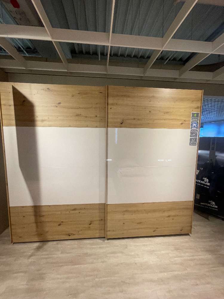 Schwebetürenschrank
