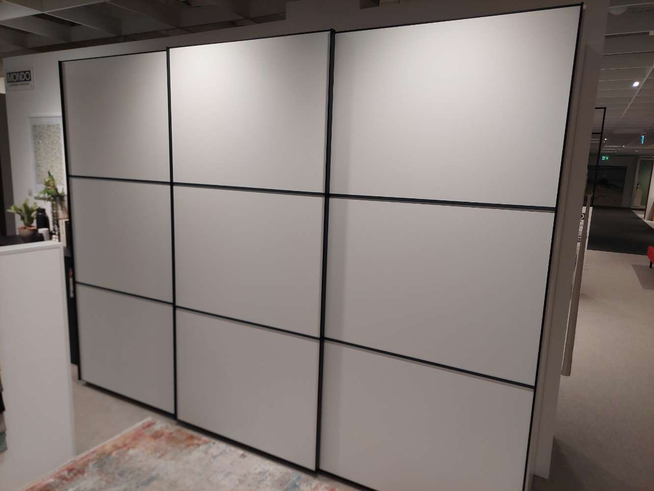 Schwebetürenschrank