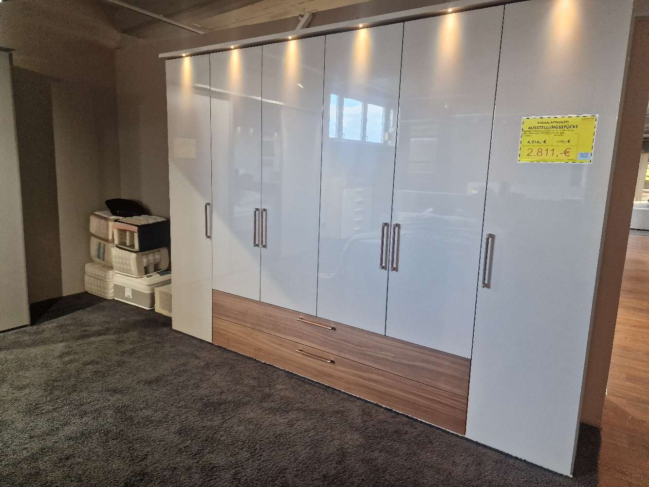 Marken Drehtürenschrank