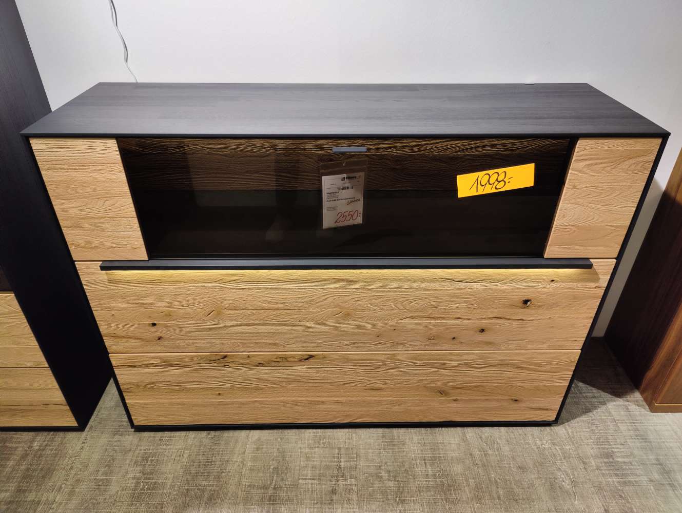 Highboard – INTERLIVING 2026 – Riffbuche – inkl. Beleuchtung