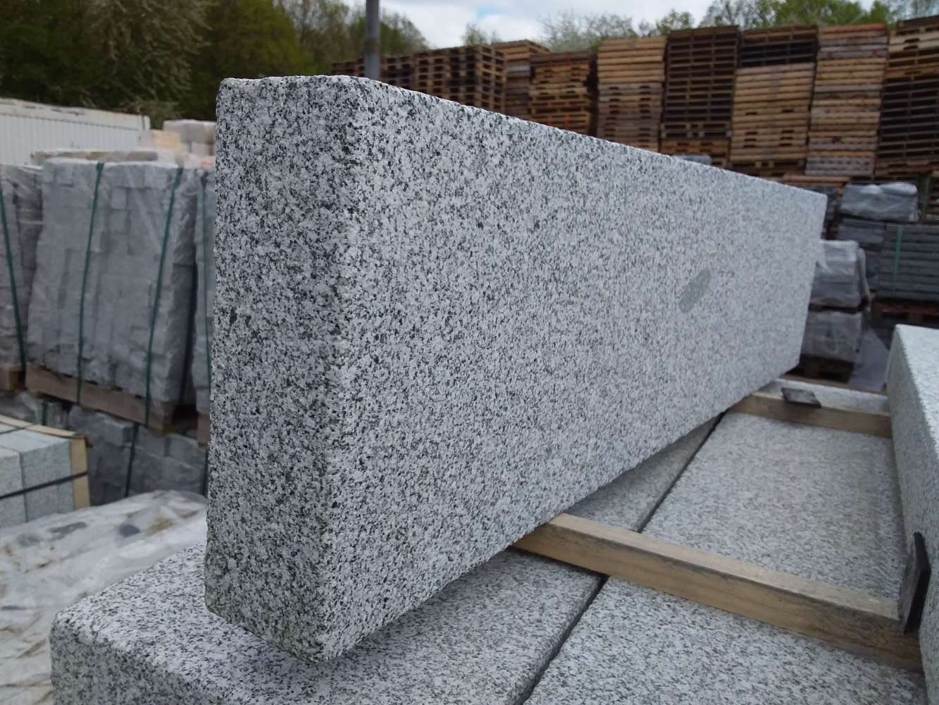 Granit Randstein 6x20x100 grau Rasenbord Naturstein Rasenkante