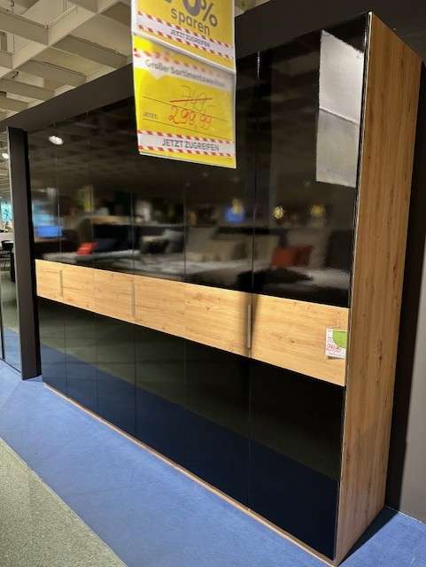 Drehtürenschrank