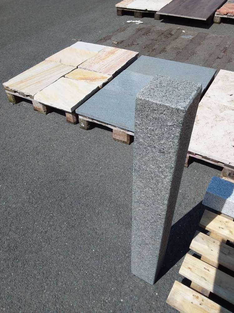 Granit Palisaden 12x12x100 anthrazit Stelen Naturstein