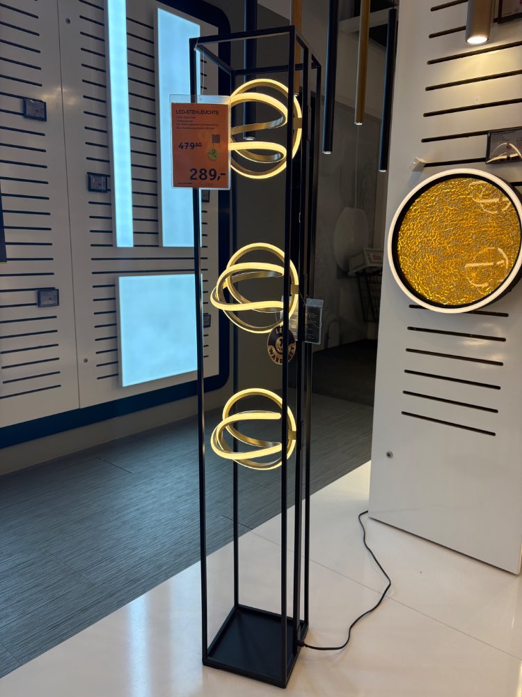 XXXLUTZ LED-STEHLEUCHTE