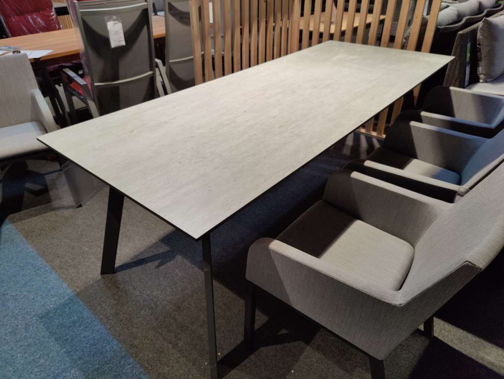 Gartentisch – 220 x 90 cm – Designtisch – Outdoortisch