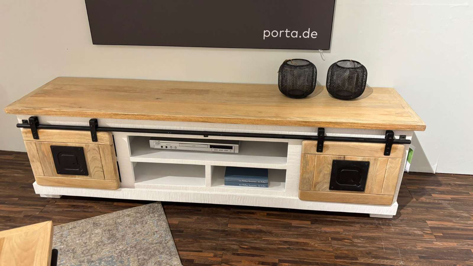 Lowboard Phill Hill Lewis