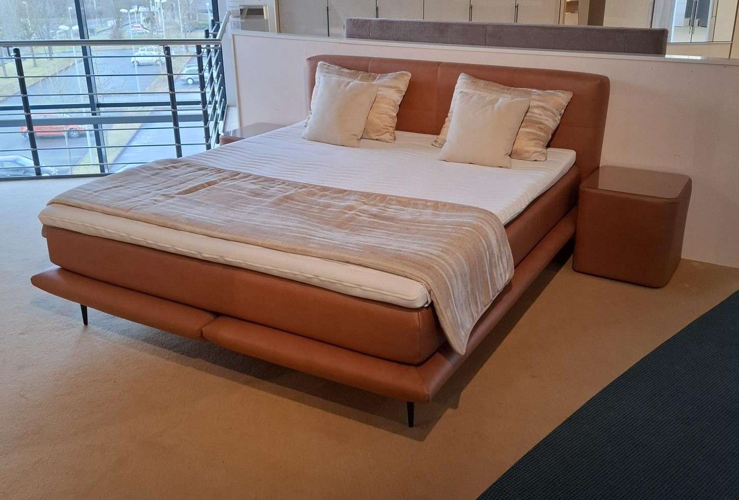 Boxspringbett Lgfl.180×200 cm mit Topper , Nakowürfel und Zubehör