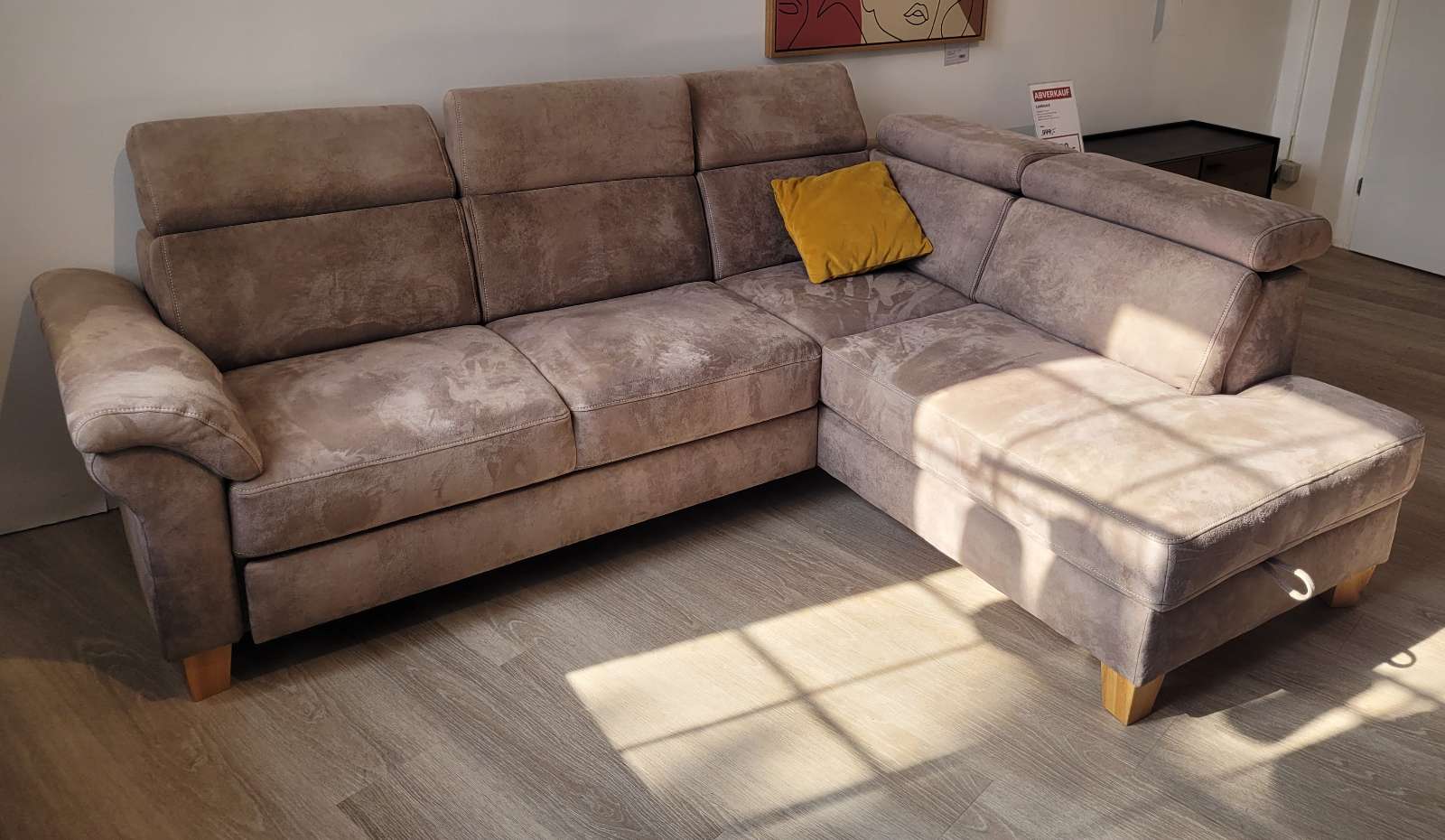Ecksofa mit Schlaffunktion und Bettkasten